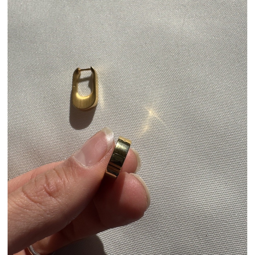 NEW! Dean Davidson Crosby Huggie Hoop Earrings Signature Brushed Gold $130 - Picture 9 of 10